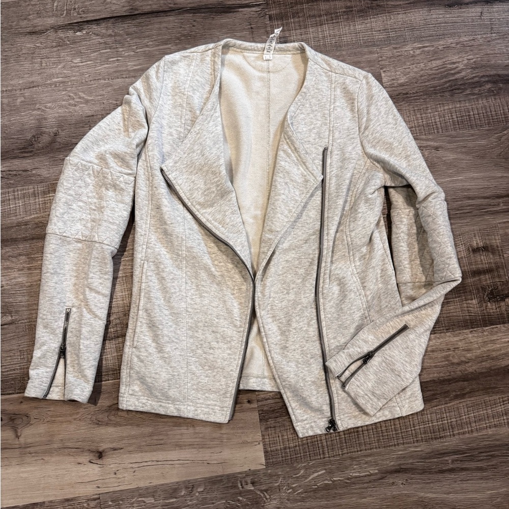 Under Armour Cream and Gray Fitted Top